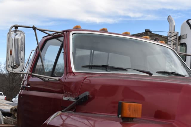 Image of Ford F-800 equipment image 4