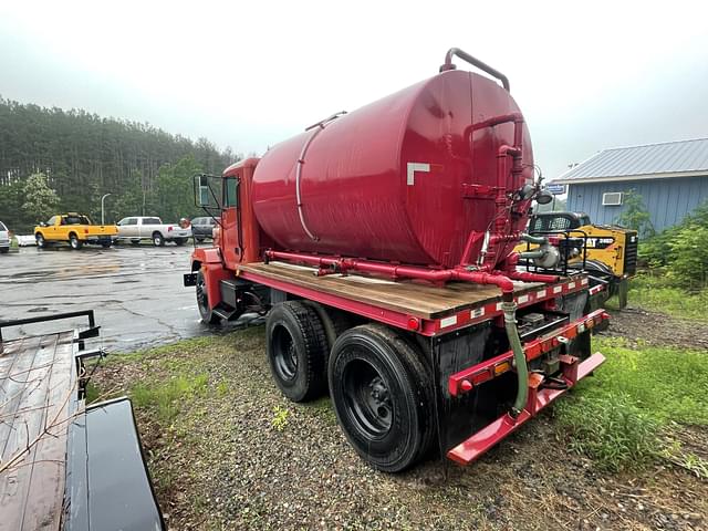 Image of Freightliner M915A2 equipment image 1