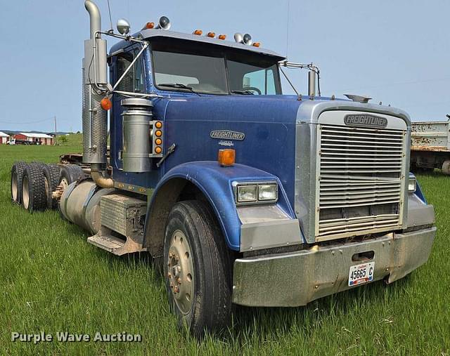 Image of Freightliner FLD120 equipment image 2