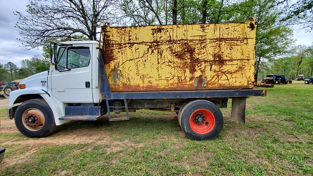 Image of Freightliner FL70 equipment image 4