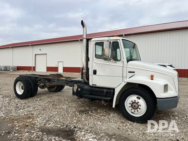 Image of Freightliner FL70 equipment image 4