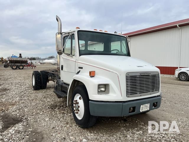 Image of Freightliner FL70 equipment image 3