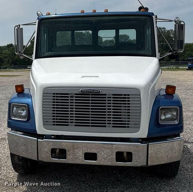 Image of Freightliner FL80 equipment image 1