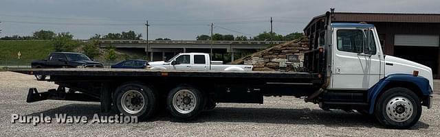 Image of Freightliner FL80 equipment image 3