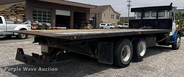 Image of Freightliner FL80 equipment image 4