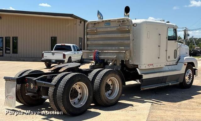 Image of Freightliner FLD equipment image 4