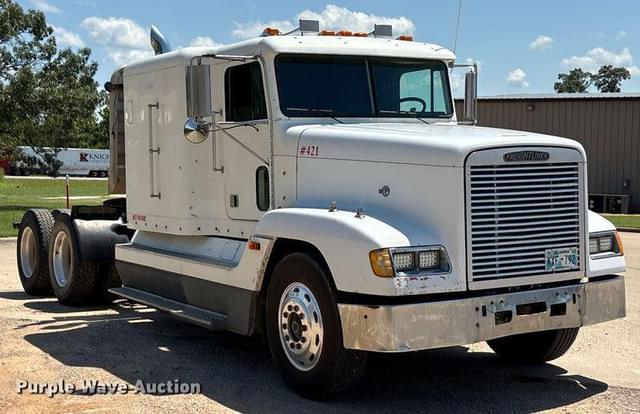 Image of Freightliner FLD equipment image 2