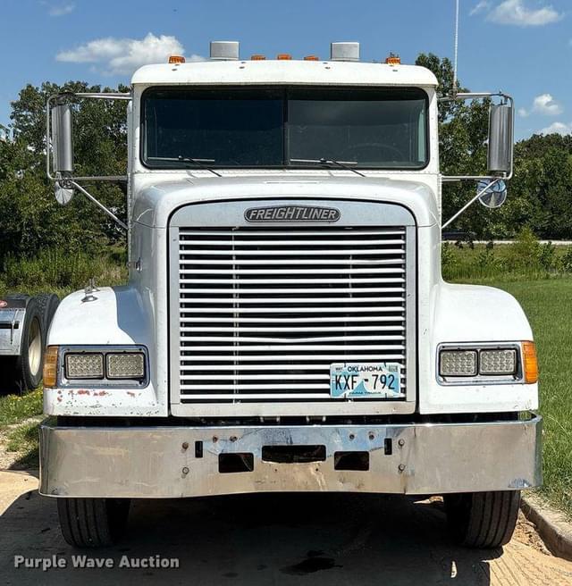 Image of Freightliner FLD equipment image 1
