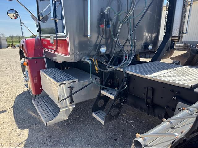 Image of Freightliner FLD112 equipment image 4