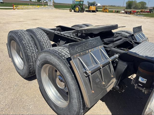 Image of Freightliner FLD112 equipment image 2