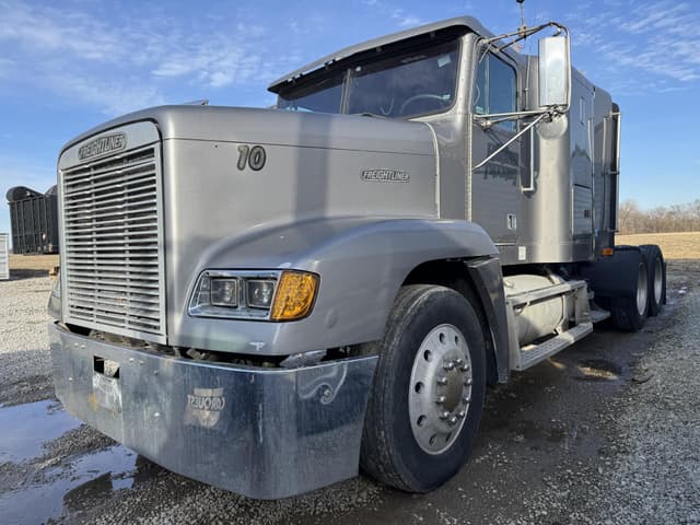 Image of Freightliner FLD120 equipment image 1