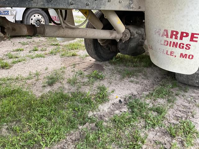 Image of Freightliner FLD120 equipment image 4