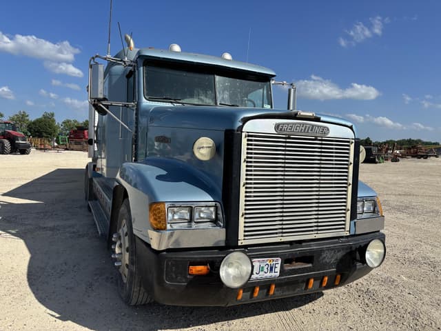 Image of Freightliner FLD120 equipment image 4