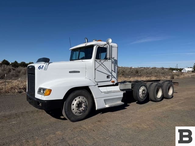 Image of Freightliner FLD120 equipment image 1