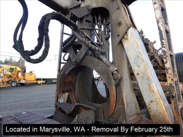 Image of Freightliner FLD120 equipment image 1