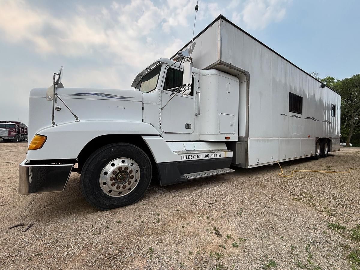 1992 Freightliner USF-1E Equipment Image0