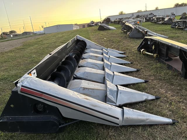 Image of Gleaner 636 equipment image 3