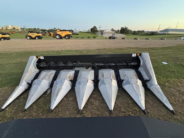 Image of Gleaner 636 equipment image 1