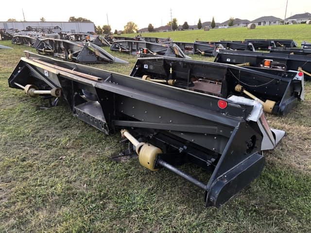 Image of Gleaner Hugger 630 equipment image 4