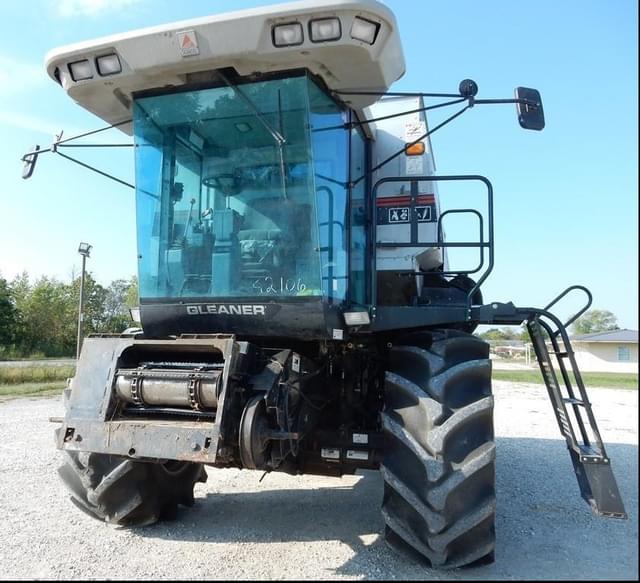 Image of Gleaner R42 equipment image 3