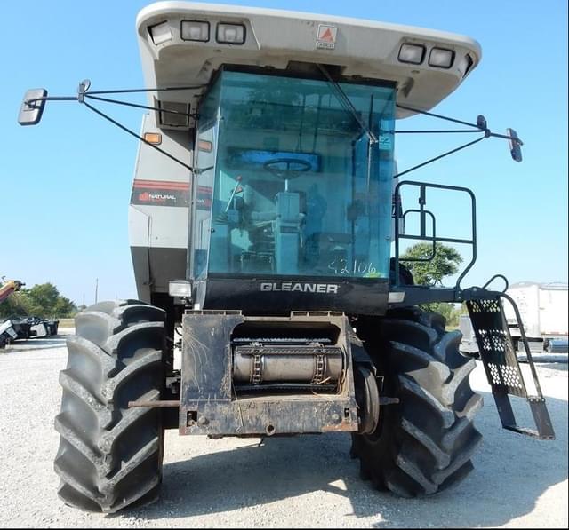Image of Gleaner R42 equipment image 4