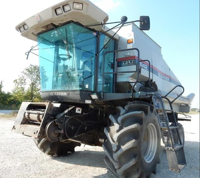 Image of Gleaner R42 equipment image 2