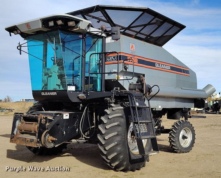 1992 Gleaner R52 Equipment Image0