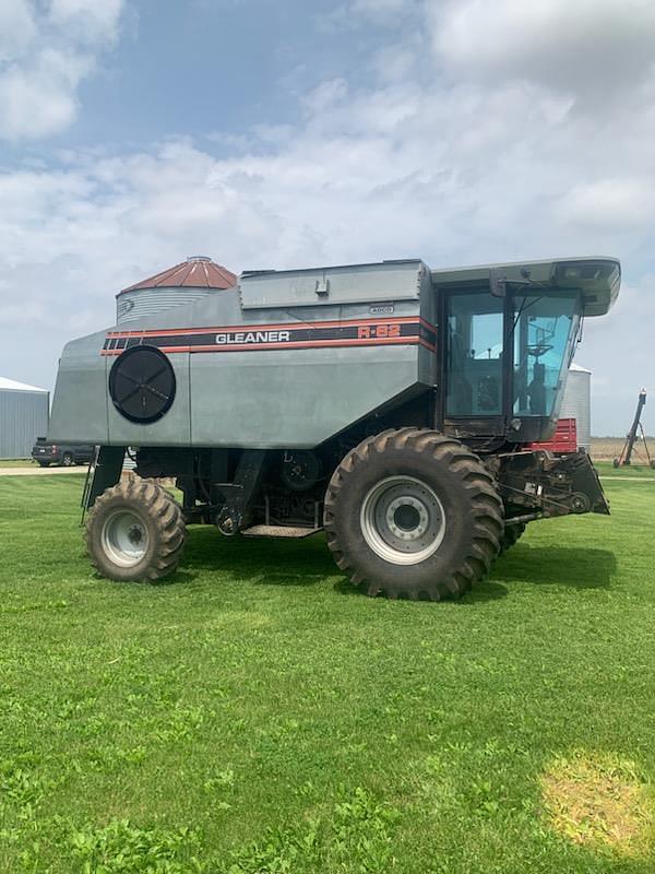 Image of Gleaner R62 equipment image 1
