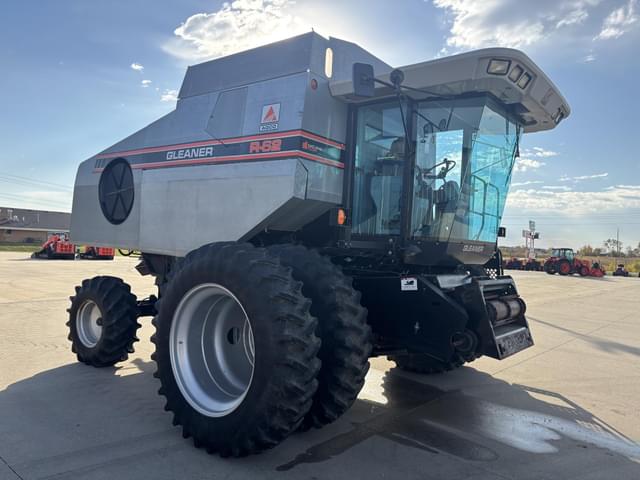 Image of Gleaner R62 equipment image 2