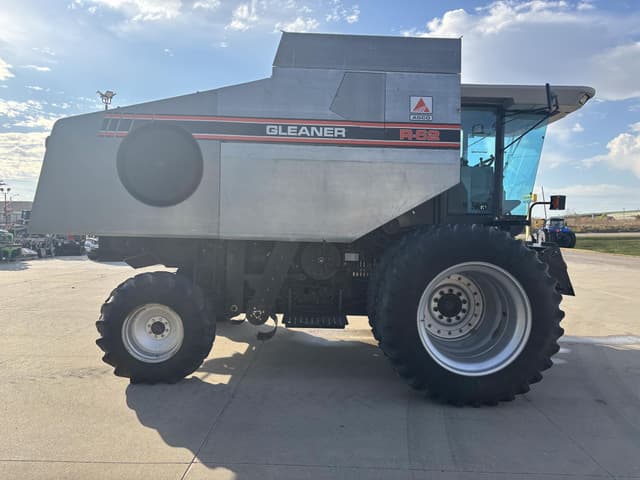 Image of Gleaner R62 equipment image 3