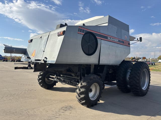 Image of Gleaner R62 equipment image 4