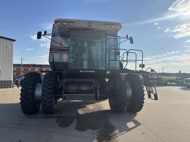 Image of Gleaner R62 equipment image 1