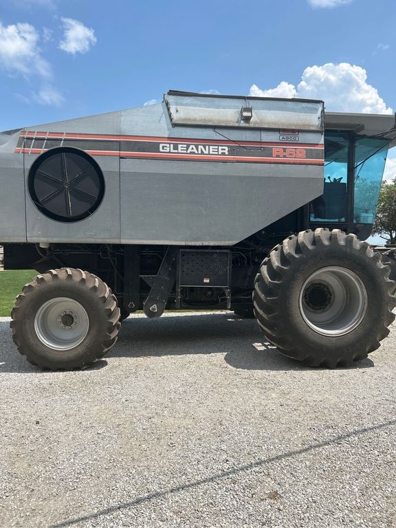1992 Gleaner R62 Equipment Image0