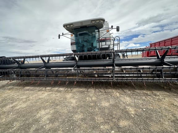 Main image Gleaner R72