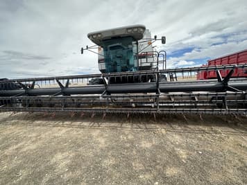 Main image Gleaner R72