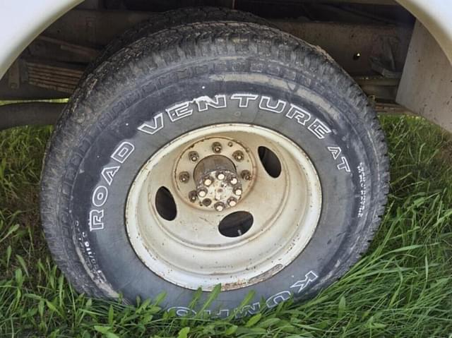 Image of GMC 3500 equipment image 4