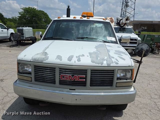 Image of GMC Sierra C3500 equipment image 1