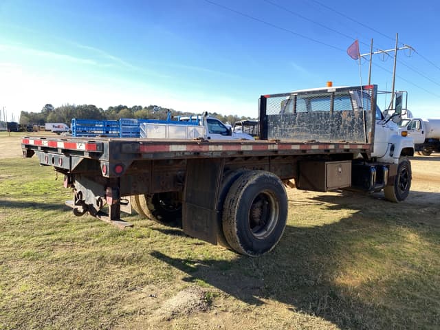 Image of GMC TopKick C6500 equipment image 2