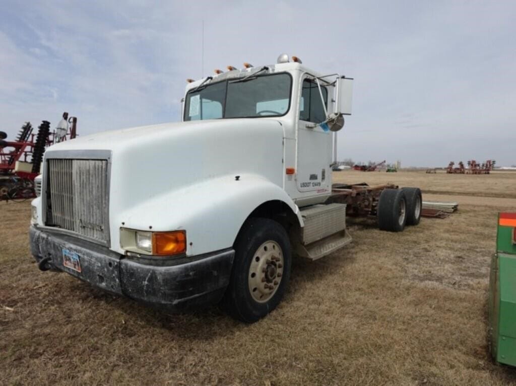 1992 International 9400 Equipment Image0