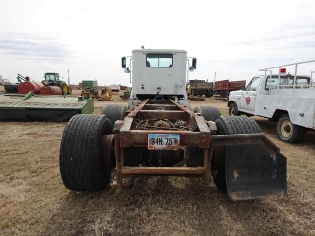 Image of International 9400 equipment image 4