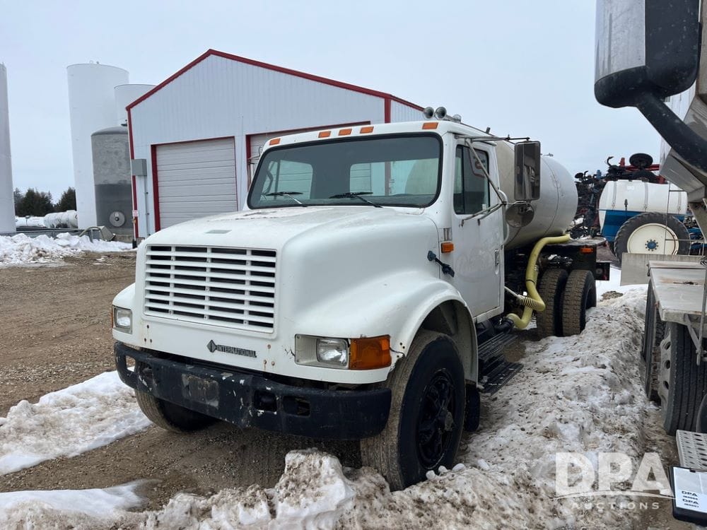 1992 International 4900 Equipment Image0