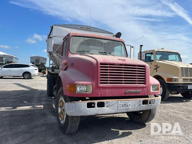 Image of International 4900 equipment image 3