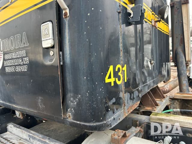 Image of International 8100 equipment image 1