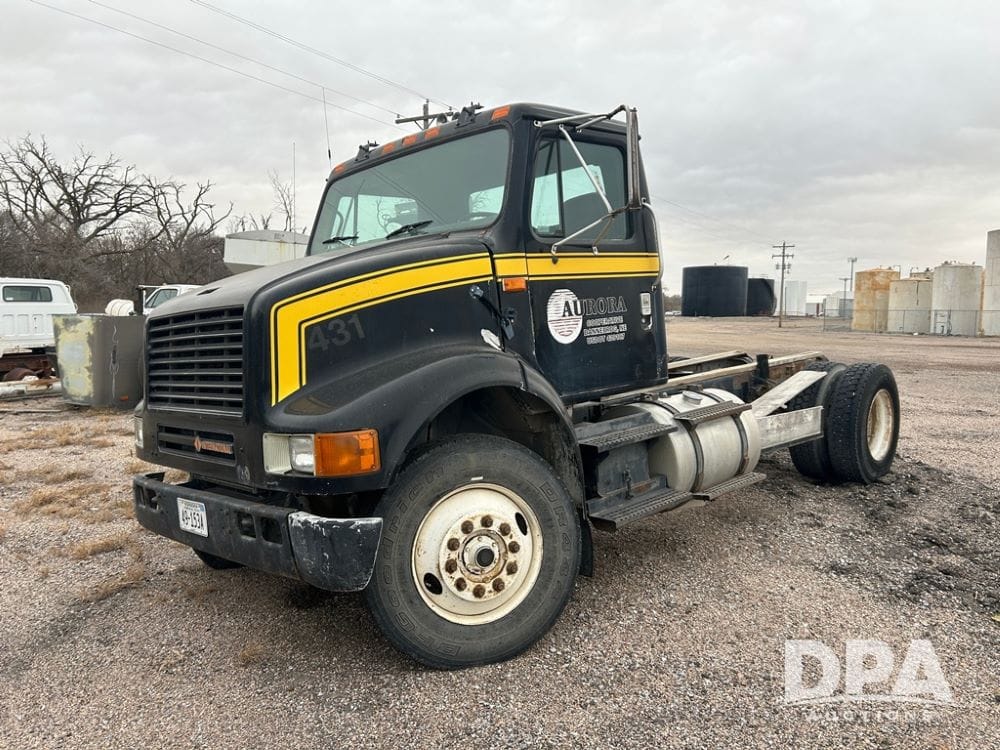 1992 International 8100 Equipment Image0