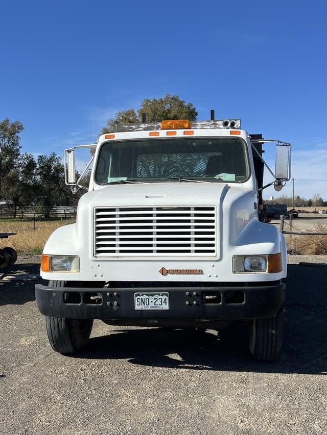 Image of International 4700 equipment image 2