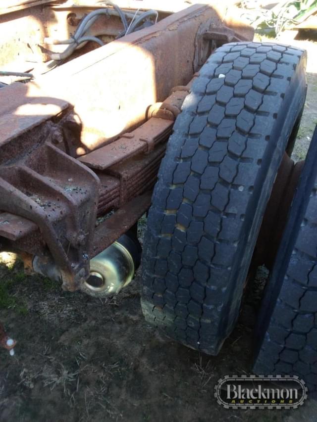 Image of International 4700 equipment image 2