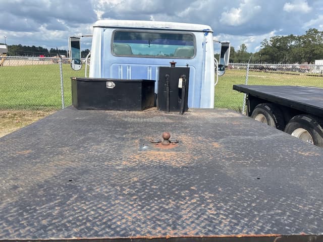 Image of International 4700 equipment image 4