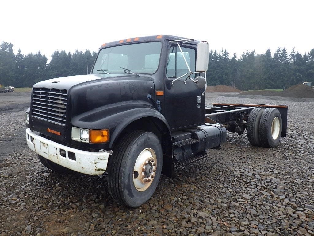1992 International 4900 Equipment Image0