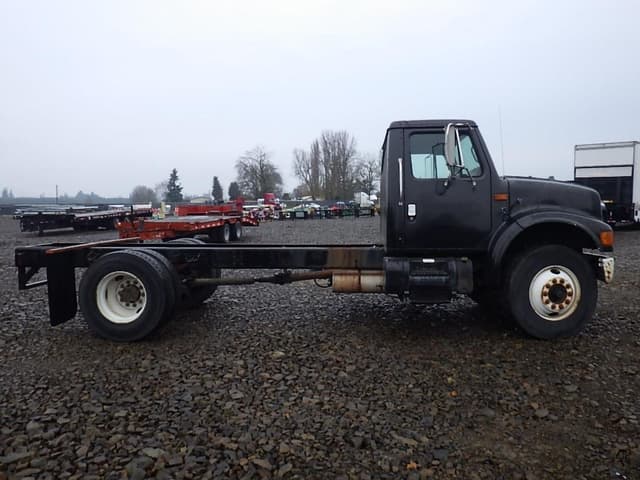 Image of International 4900 equipment image 3