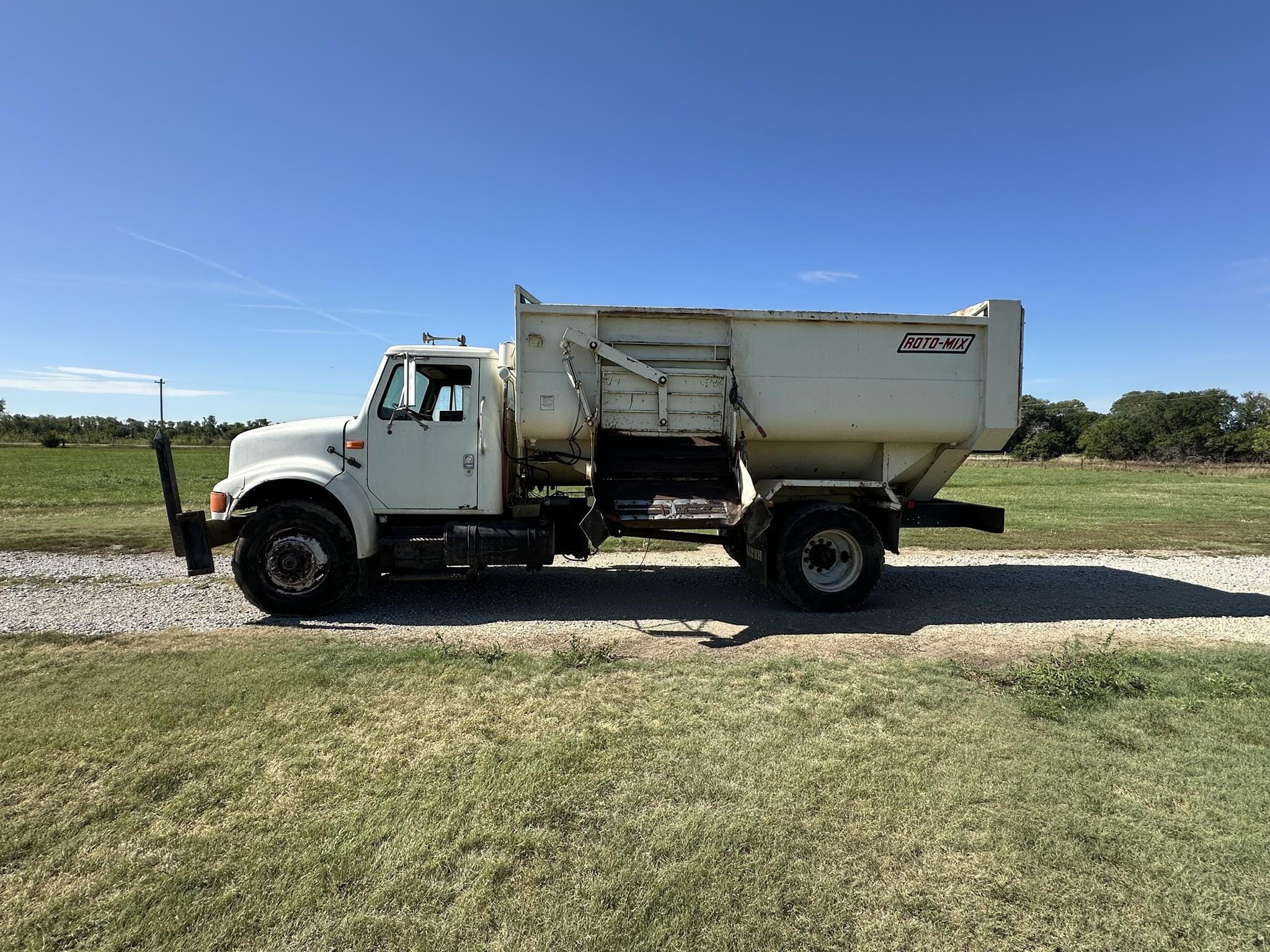 Main image International 4900